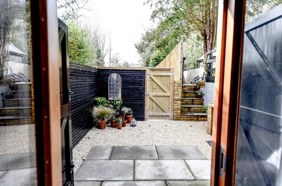 Woodman'S Cottage Temple Ewell 外观 照片